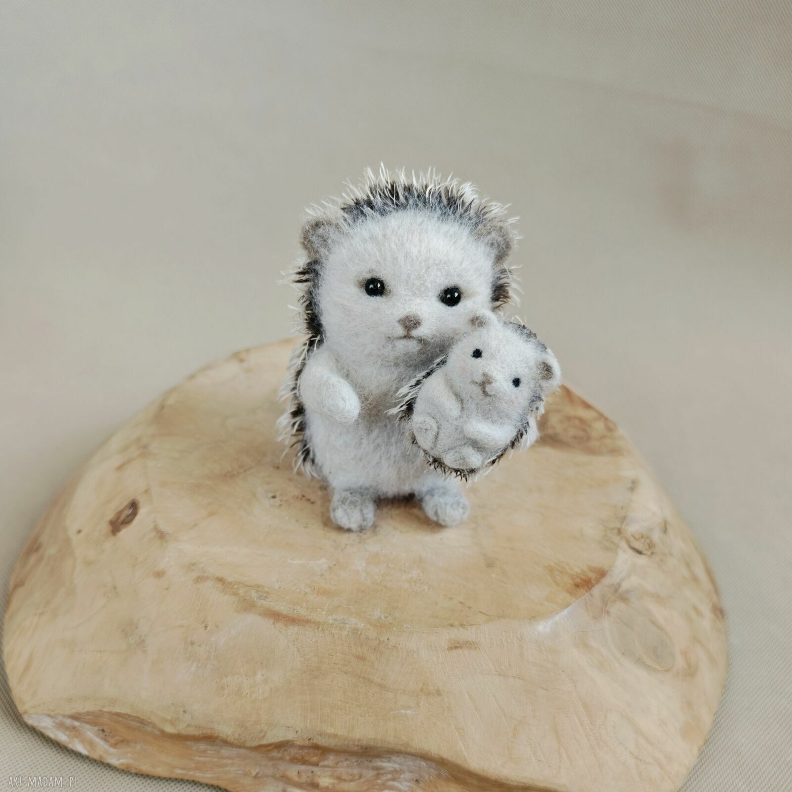 Jeżyk mama z maluszkiem - figurka filcowana do pokoju maluszka