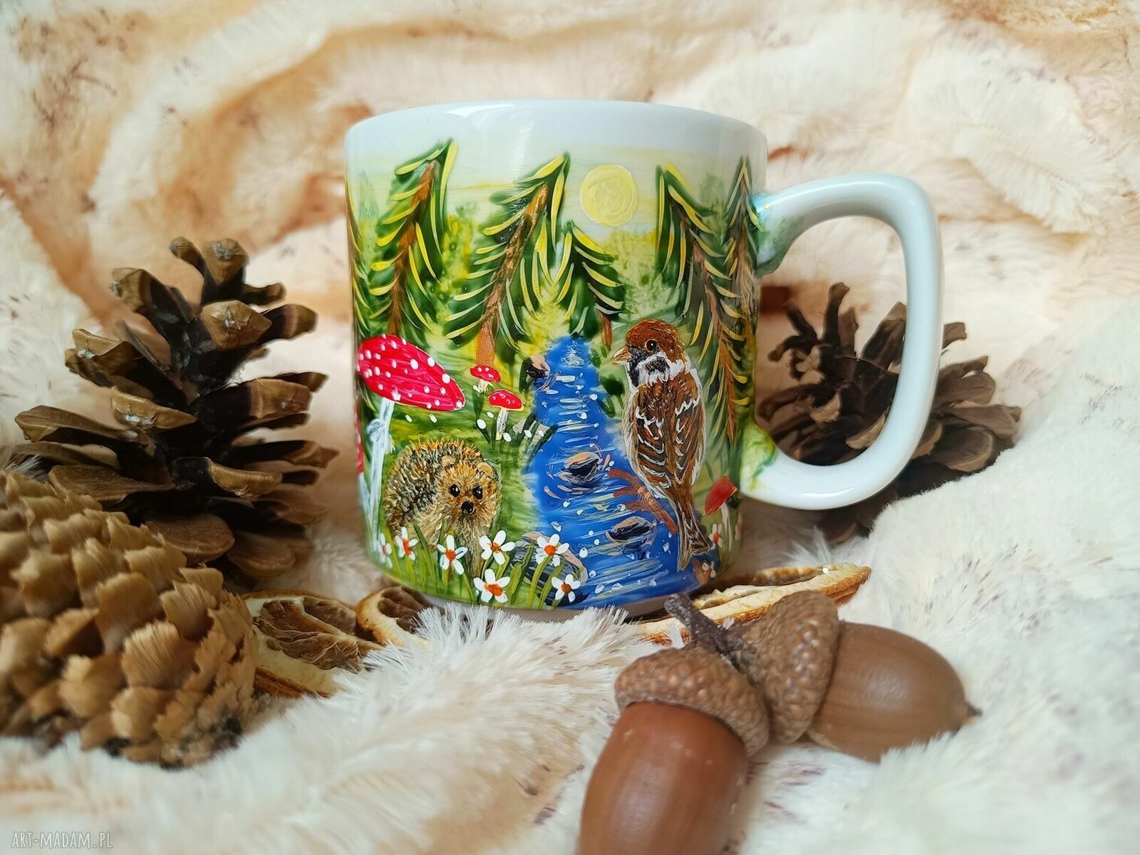 Jeżyk Mazurek i Źródło Słoneczne - ręcznie malowany kubek 270 ml z porcelany