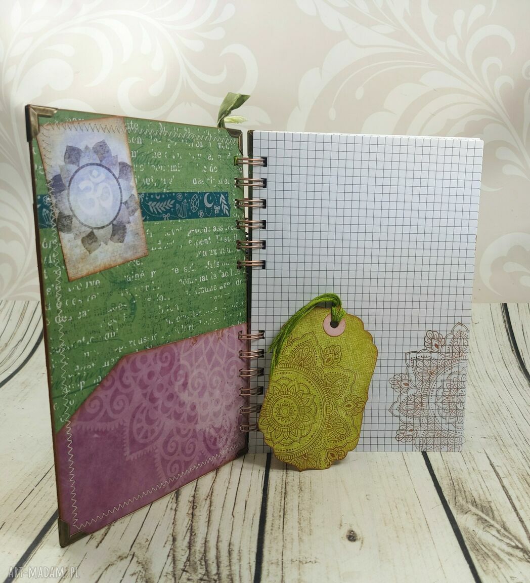 Notatnik joga A5 - handmade scrapbooking z mandalą, drzewem i szklanym kaboszonem