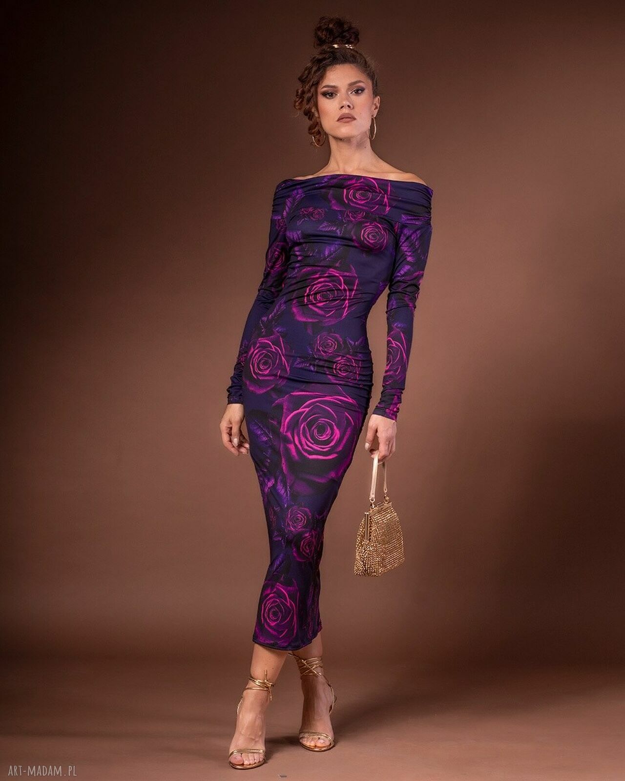 Julia Magic Rose - dopasowana sukienka maxi w kwiatach z odsłoniętymi ramionami