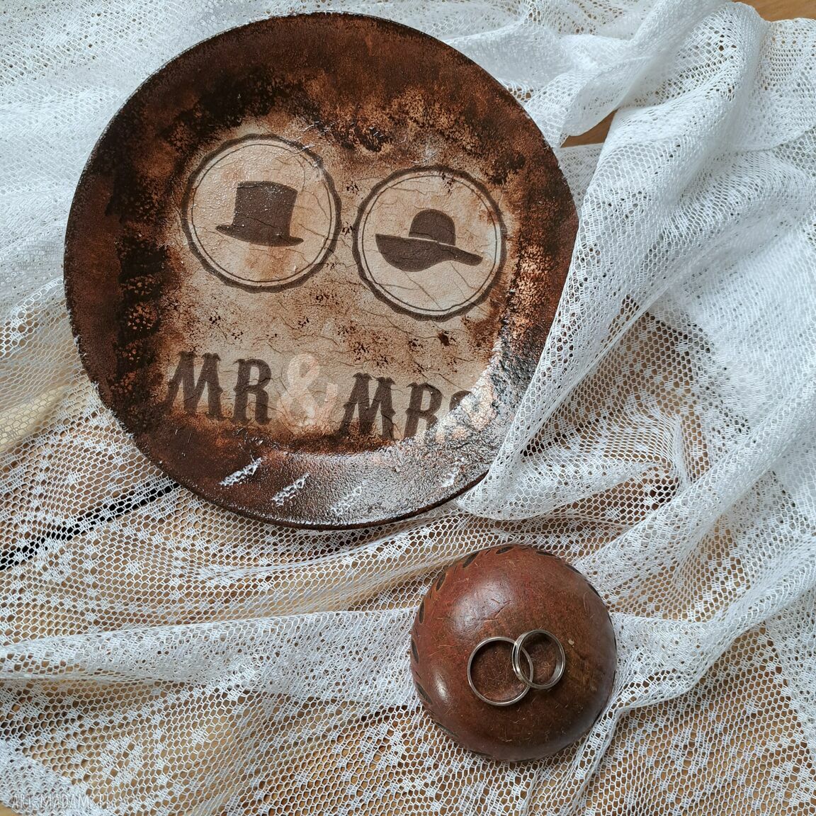 Talerzyk ślubny MR&MRS On i Ona w stylu Retro Vintage z motywem kapeluszy