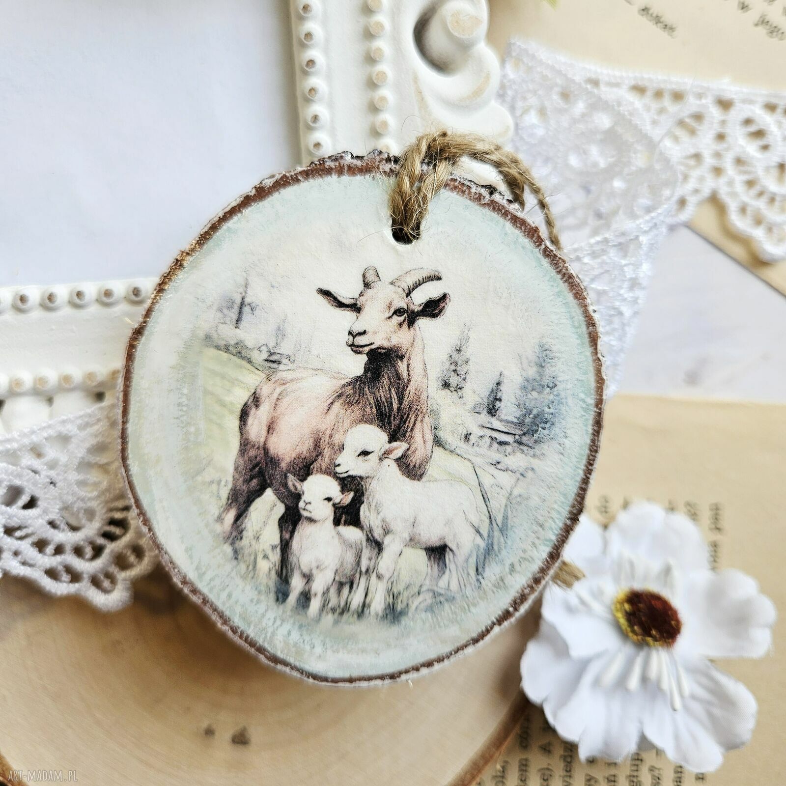Wiosenne zawieszki-plasterki decoupage z owieczką - pięć sztuk na wielkanoc i do domu