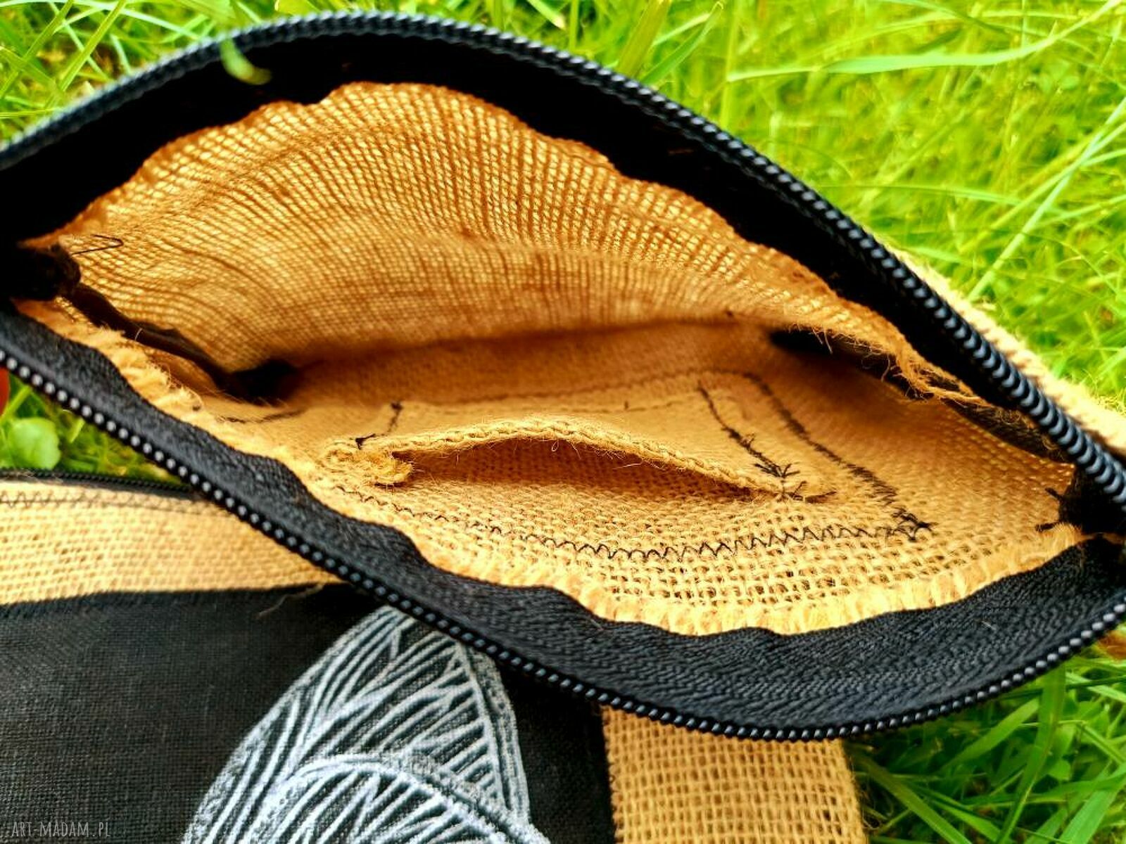 Jutowa mała saszetka z ćmą - kosmetyczka handmade ok. 20x18 cm