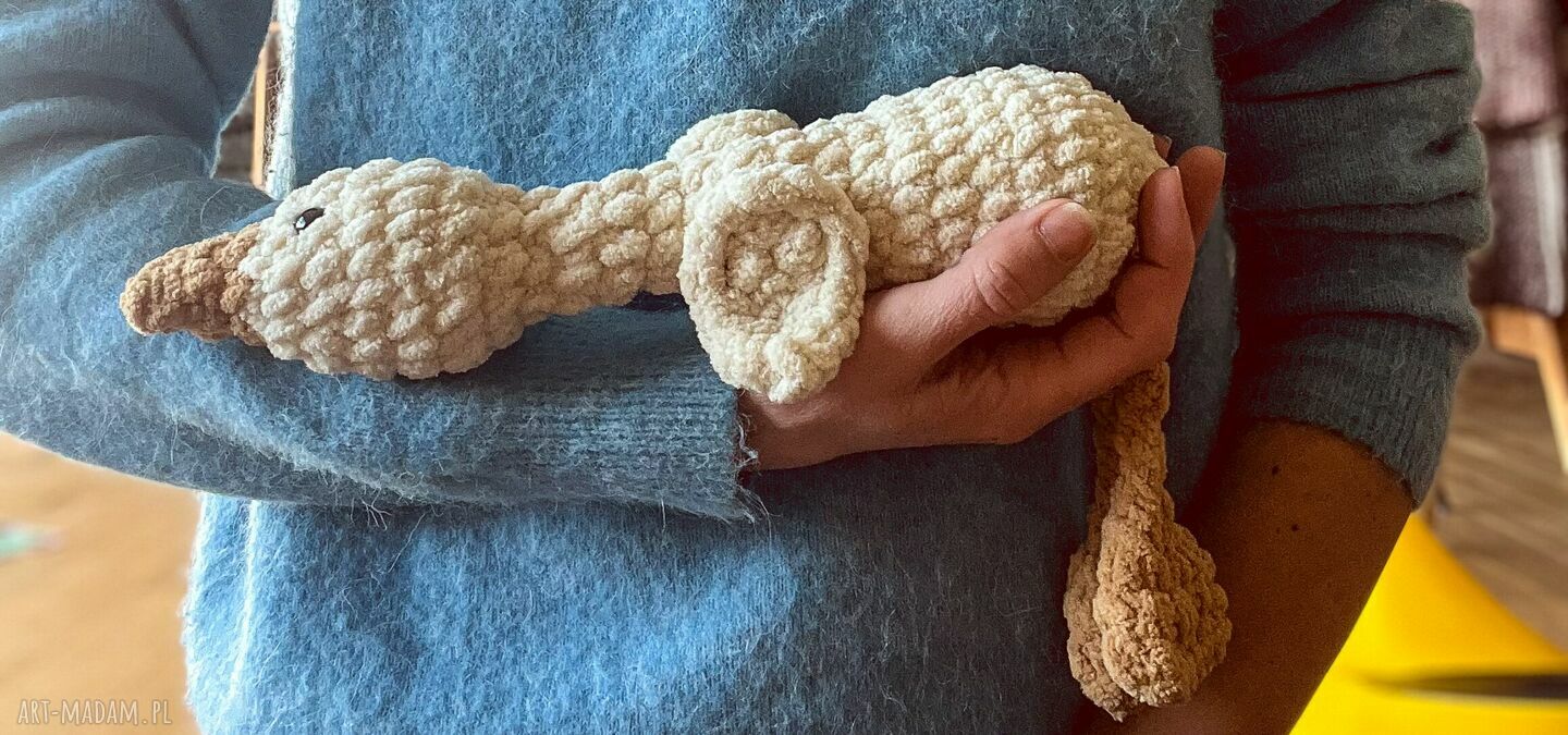 Kremowa kaczka przytulanka - ręcznie robiona maskotka na urodziny