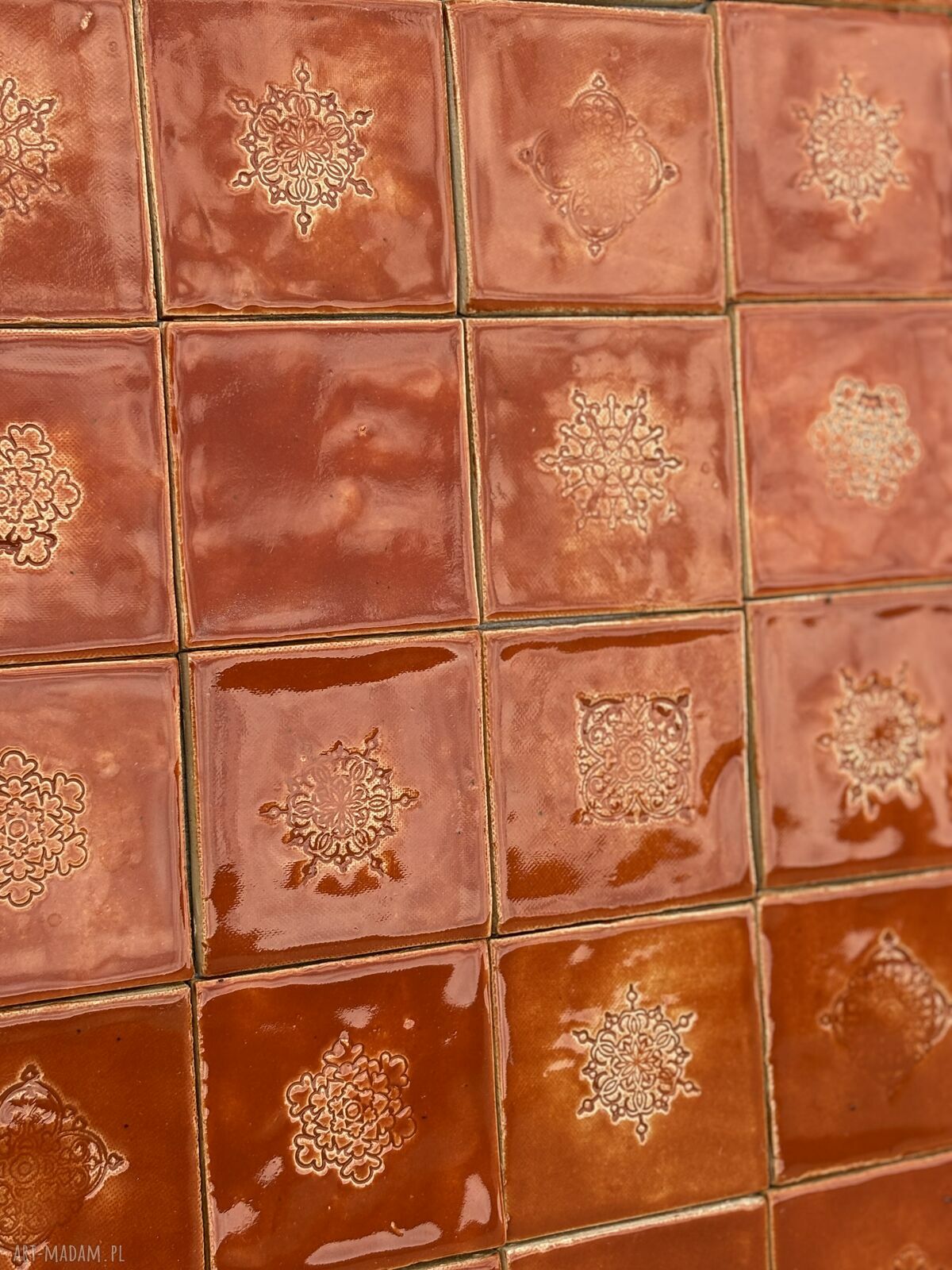 Kafelki w stylu rustykalnym - ręcznie stemplowana ceramika brązowa 9x9 cm