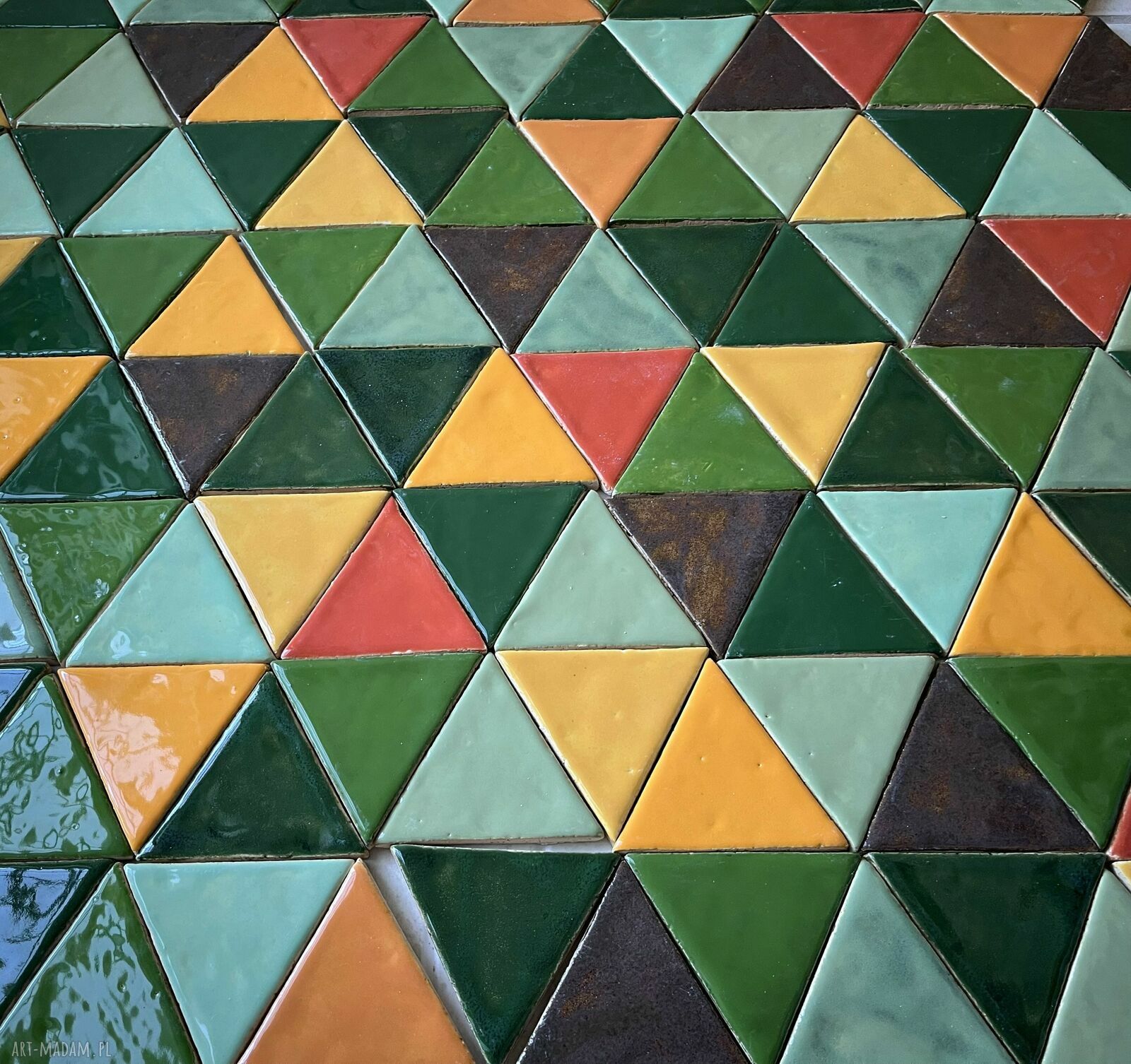 Kafle „Retro” - kolorowe trójkątne kafelki ceramiczne ręcznie robione