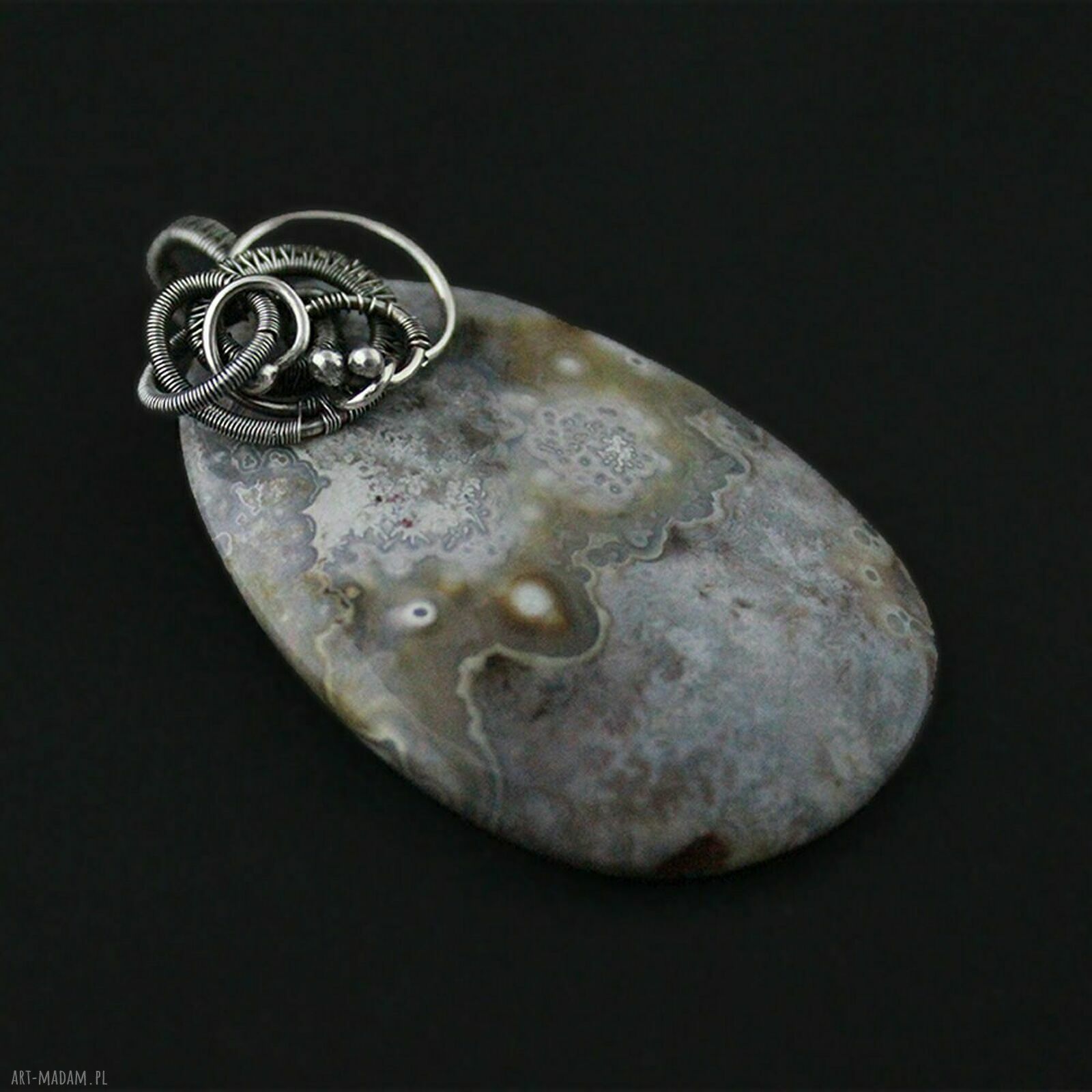 Kalama - duży wisior z szarym agatem w oksydowanym srebrze (wire-wrapping)