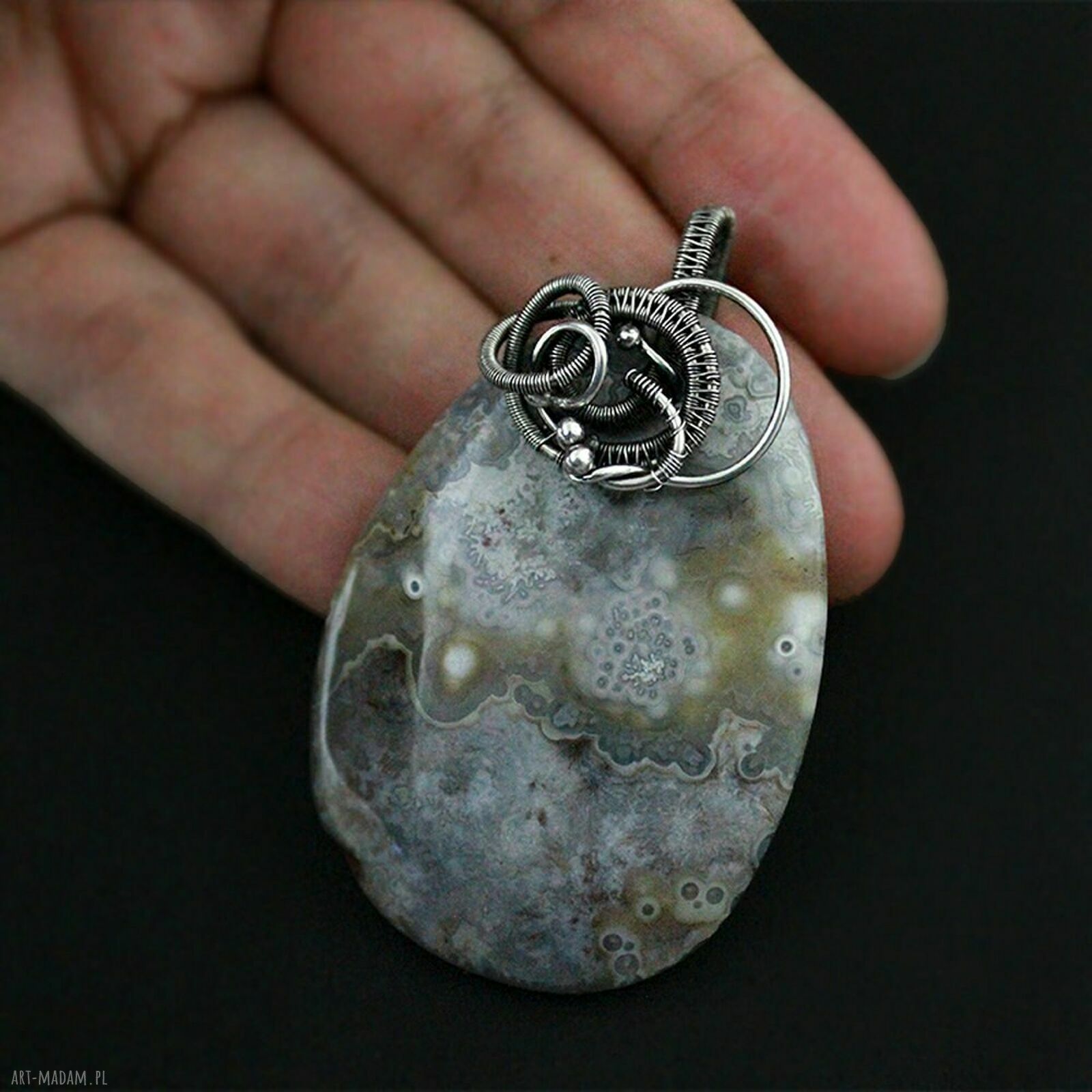 Kalama - duży wisior z szarym agatem w oksydowanym srebrze wire-wrapping