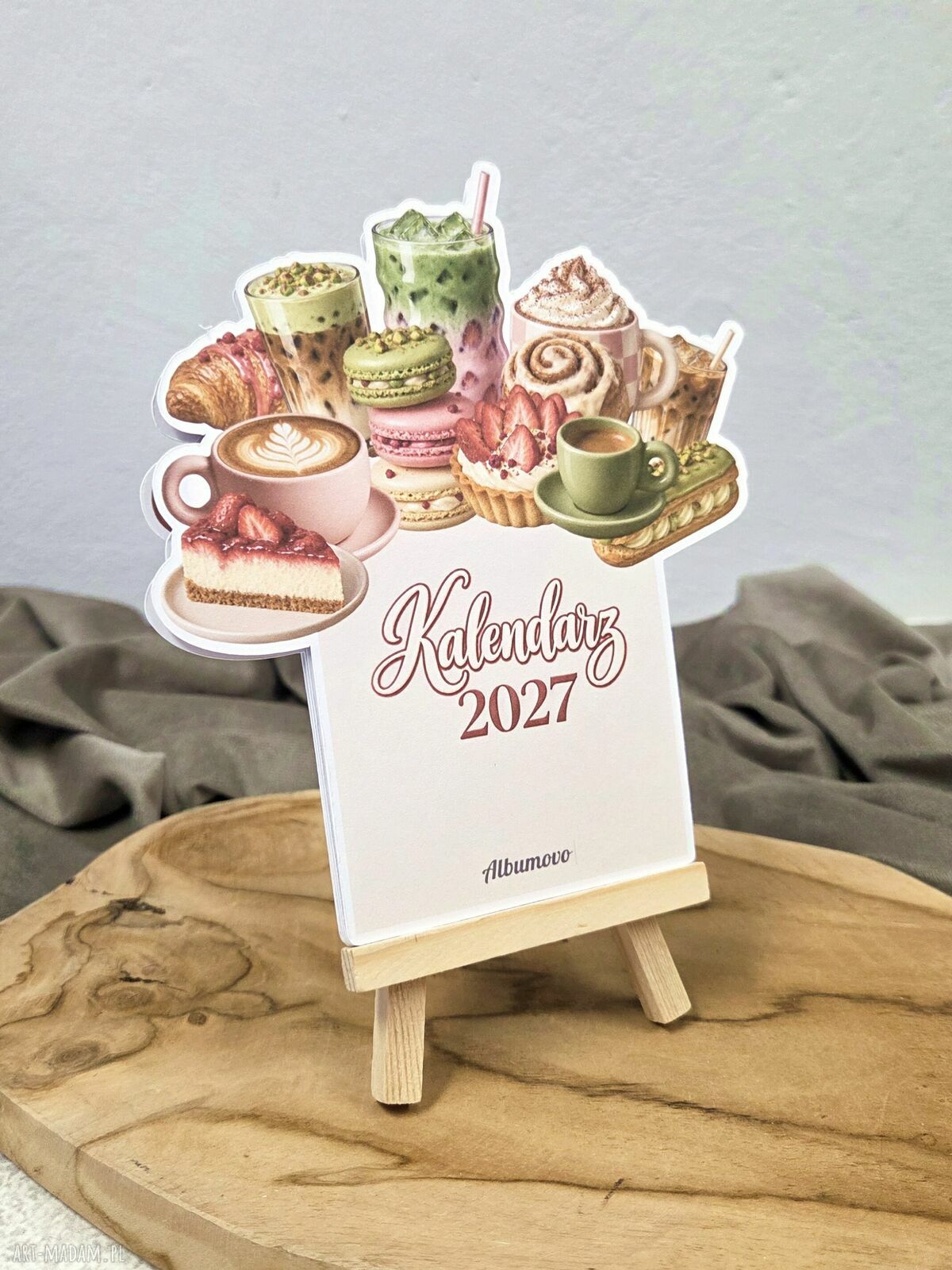 Kalendarz biurkowy 2027 z motywem kawy i słodkości