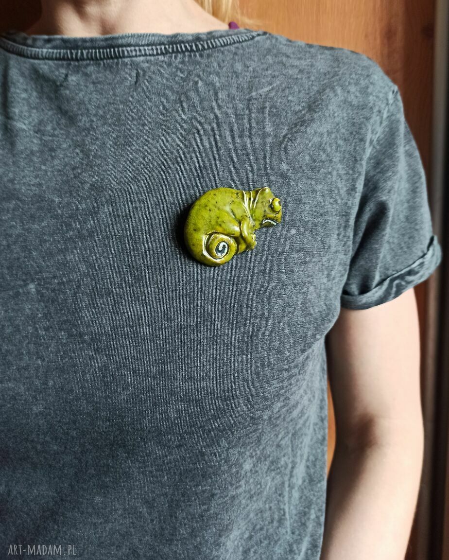 Broszka Kameleonik z ceramiki - kameleon