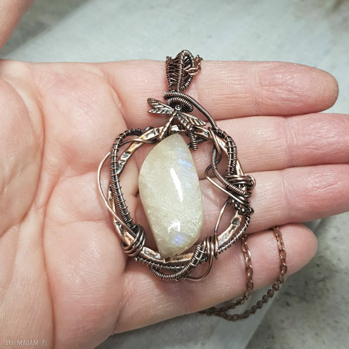 Wisiorek z kamieniem księżycowym m199 - miedź wire wrapping