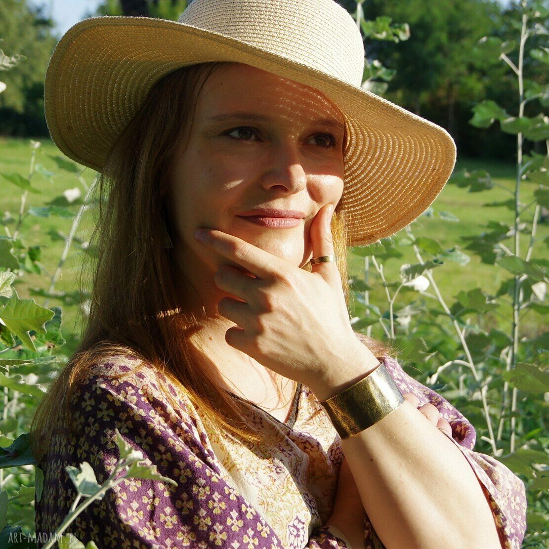 Szeroka mosiężna bransoletka w kolorze złota - oksydowana patyna