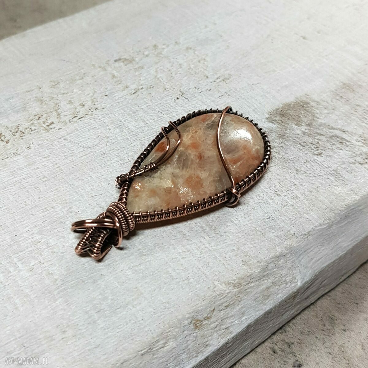 Kamień Słoneczny M248 - wisiorek wire wrapping z miedzi