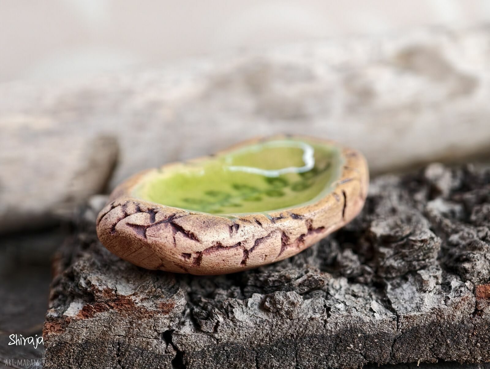 Ceramiczny kamień spokoju Mech - ręcznie robiony amulet