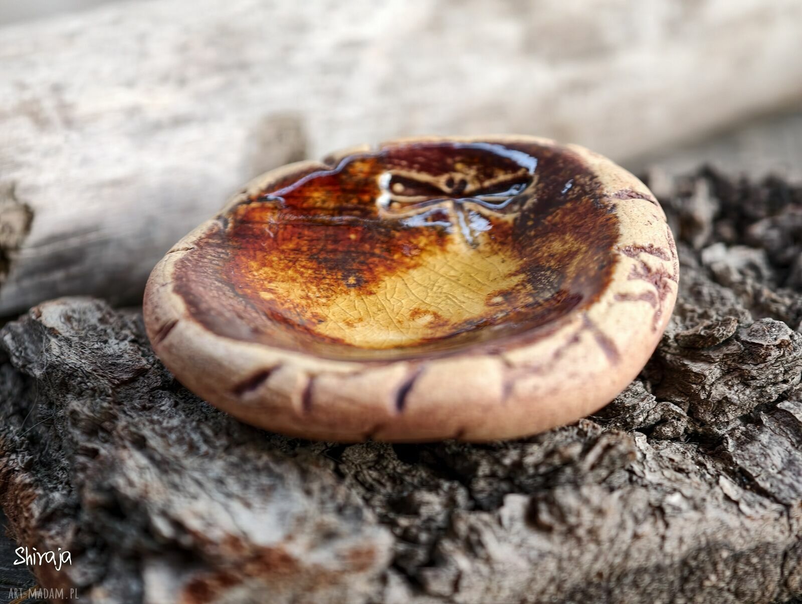 Kamień spokoju z motywem ważki - ceramika handmade