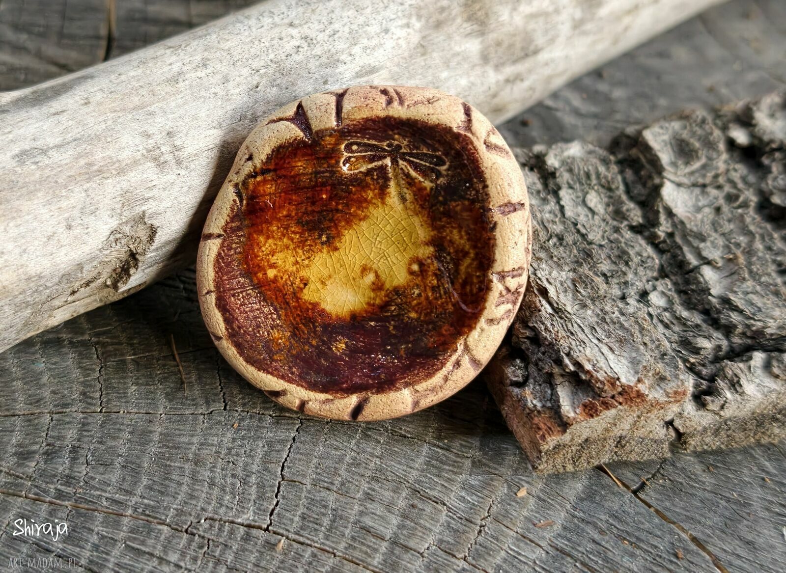 Kamień spokoju z motywem ważki - ceramika handmade