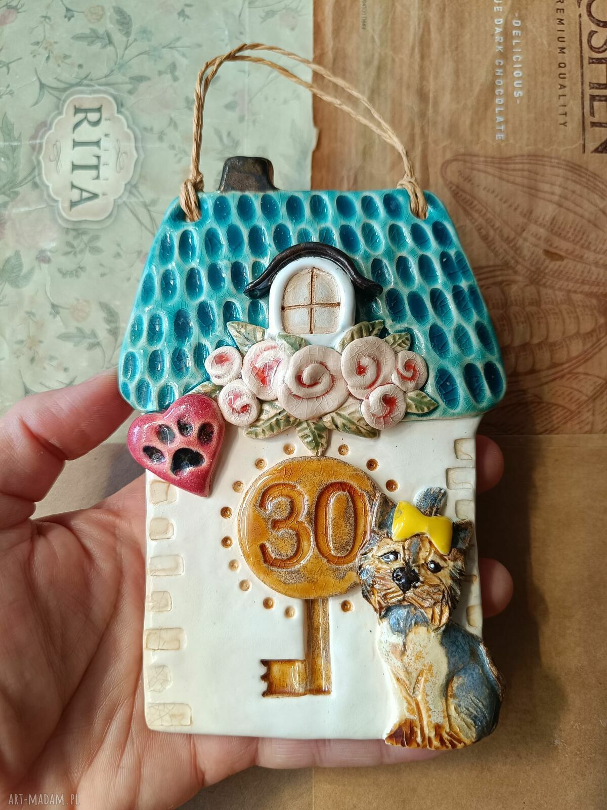 Ceramiczny numer domu z pieskiem