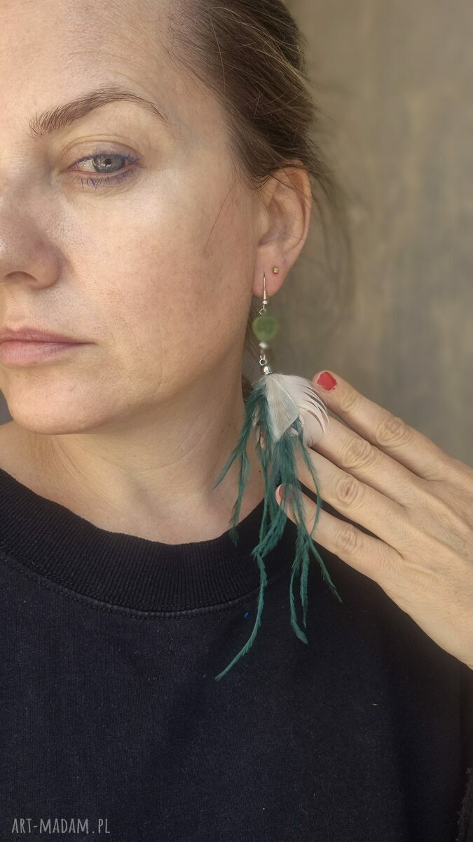 Lekkie kolczyki boho Ruda Klara z piórami i kamieniami