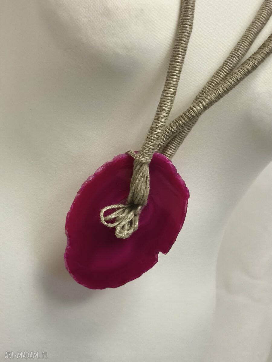Wisior z agatem fuksji i lnianej nici - eko biżuteria handmade
