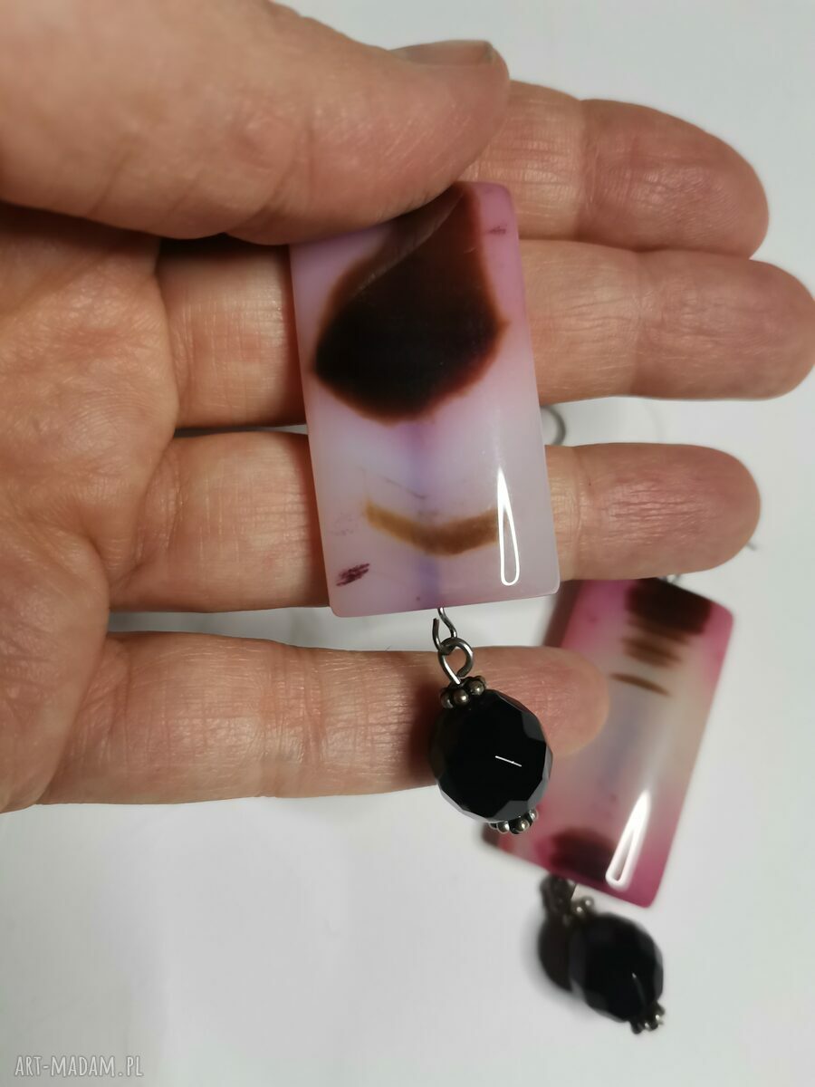 Duże kolczyki kamienie i koraliki - boho w kolorze różowym