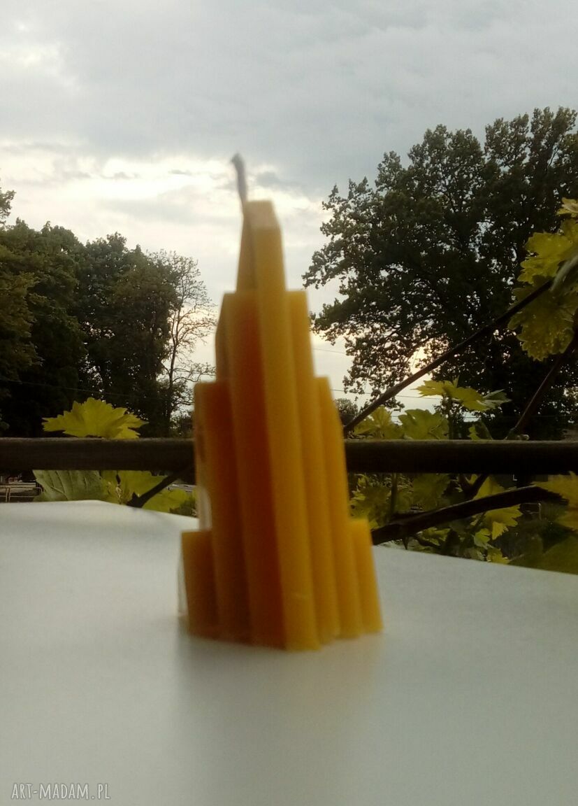 Kamienna Góra - ręcznie wykonana świeca z naturalnego wosku pszczelego