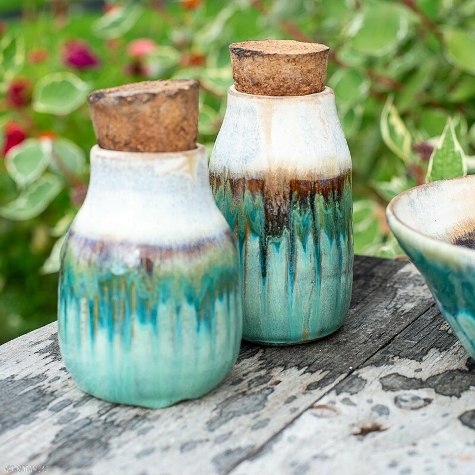 Ręcznie robiona ceramiczna dekoracja do domu