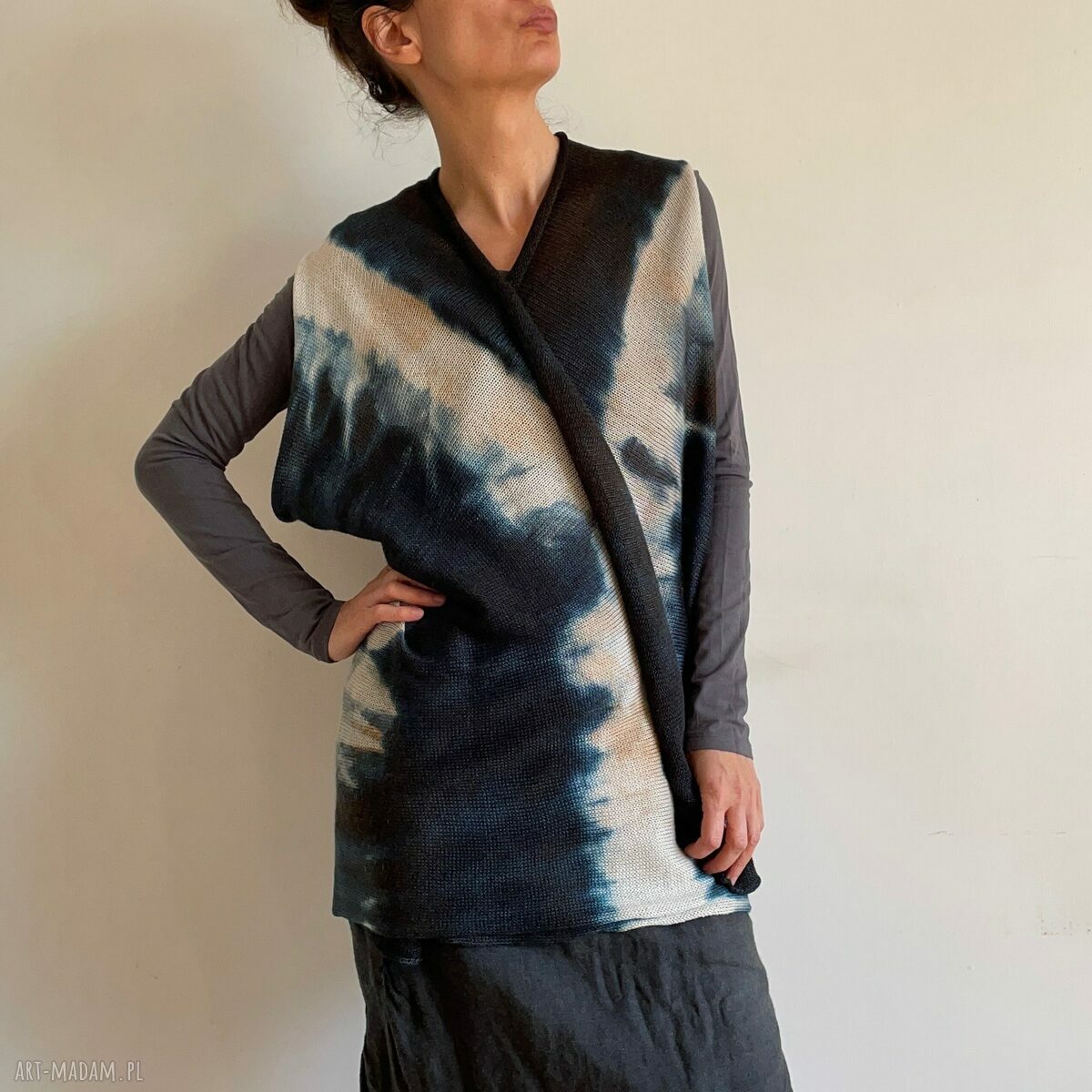 Kamizelka z wełny merino czerń ecru - oversize handmade