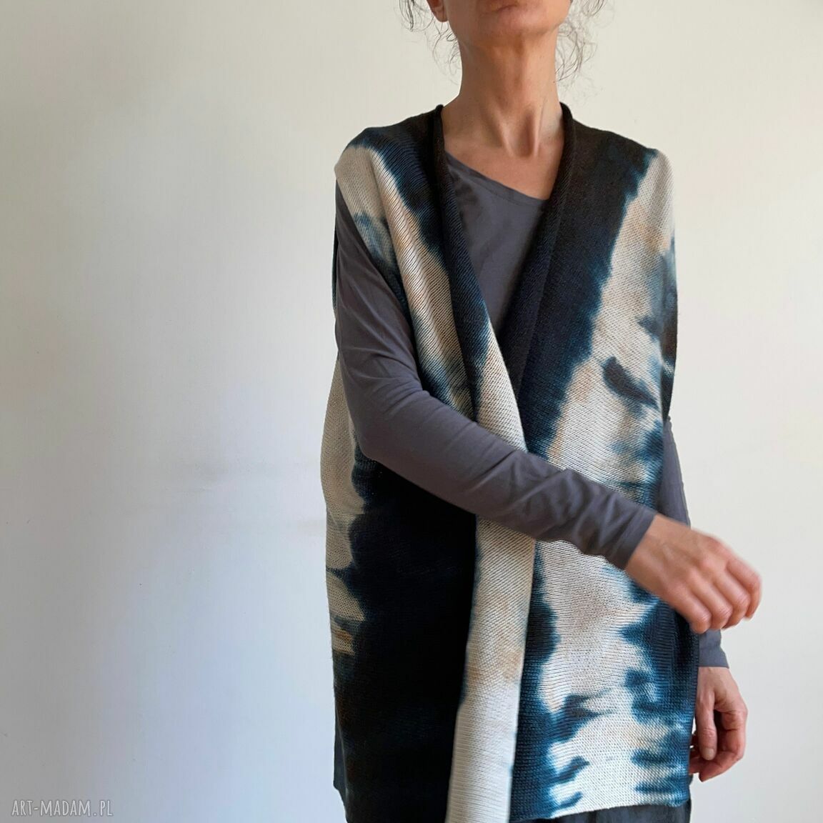 Kamizelka z wełny merino czerń ecru - oversize handmade