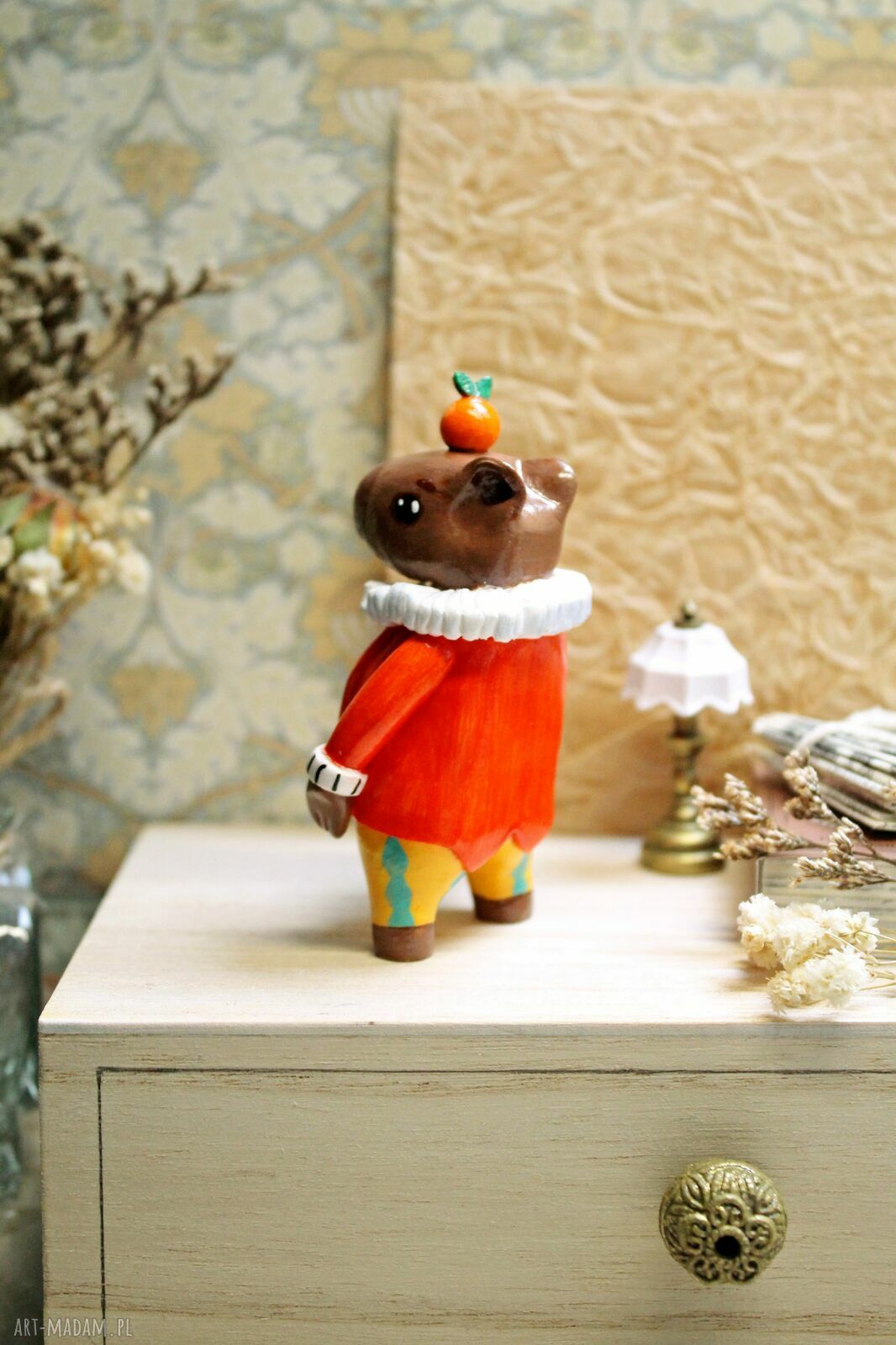 Kapibara artysta cyrkowy - mini figurka kolekcjonerska