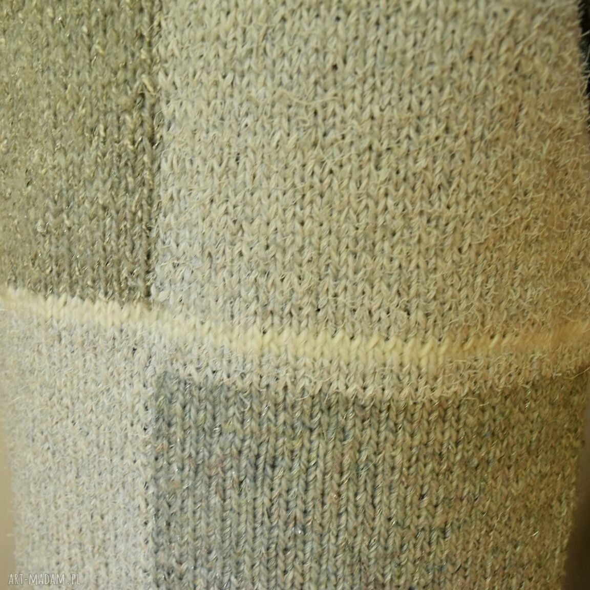 Sweter-kardigan handmade AleksandraB - rozpinany na guziki w szarościach i bieli