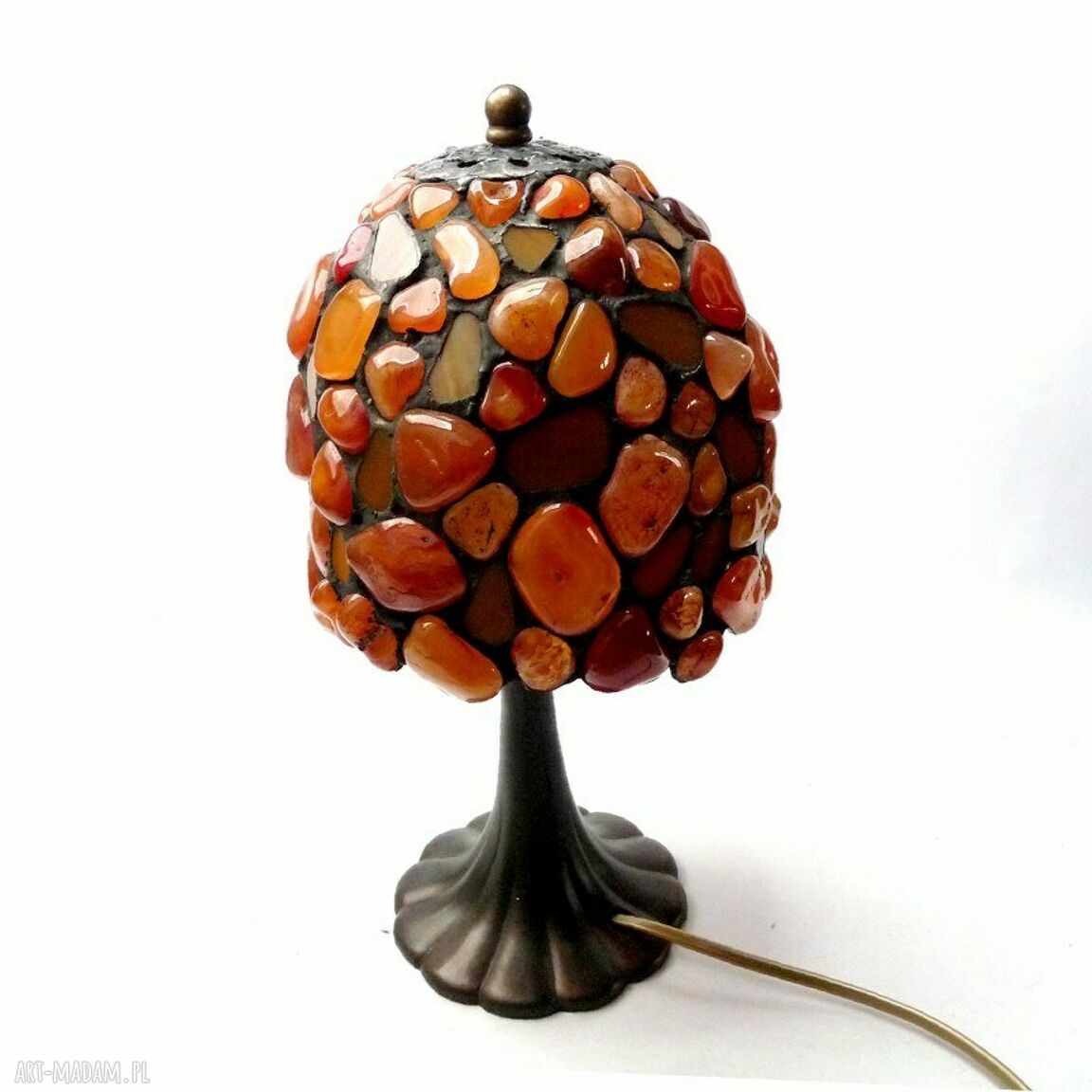 Karneol w lampce poprawiającej nastrój - ręcznie robiona lampa Tiffany