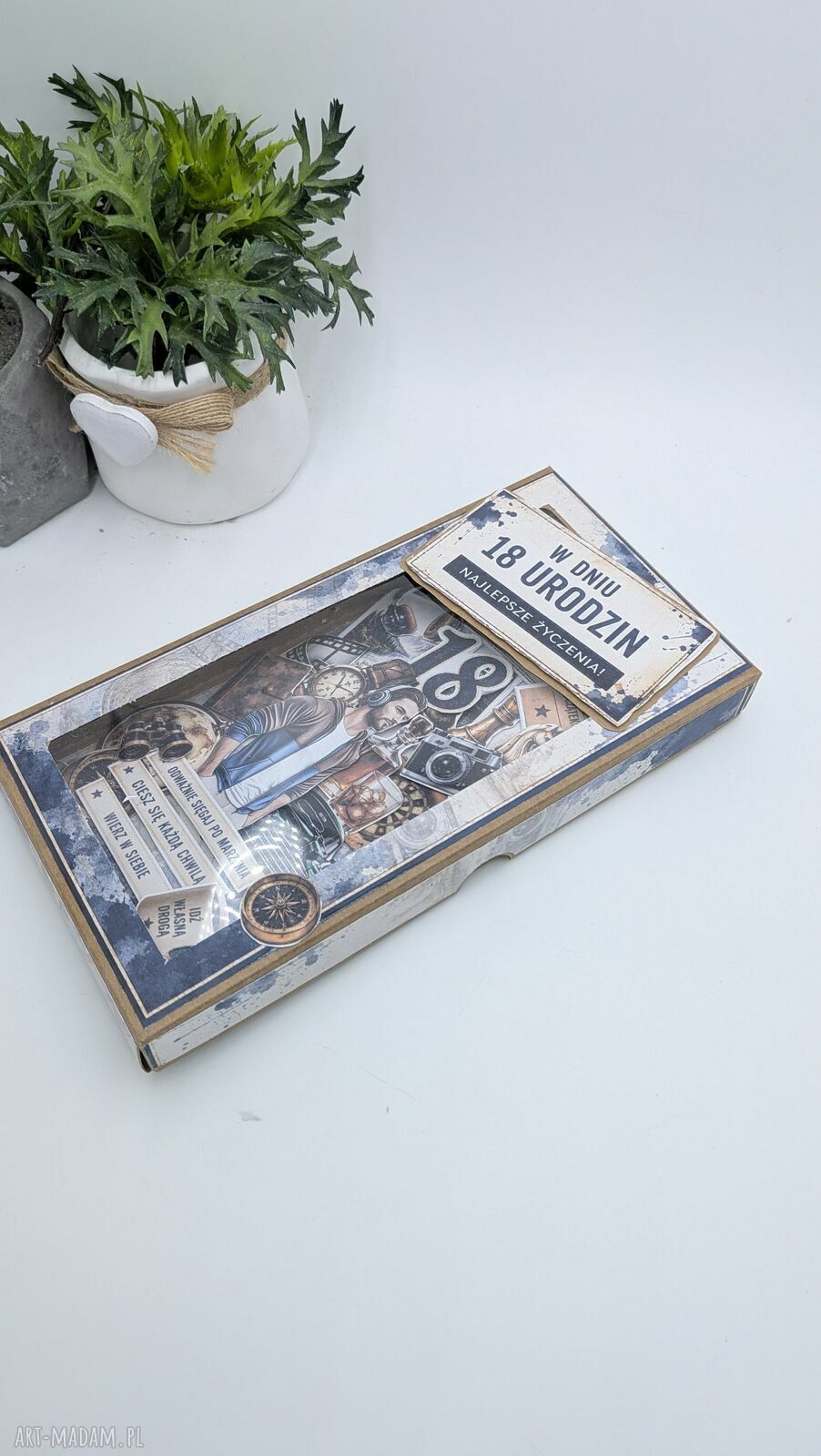 Kartka na 18 urodziny w pudełku z okienkiem - DL handmade