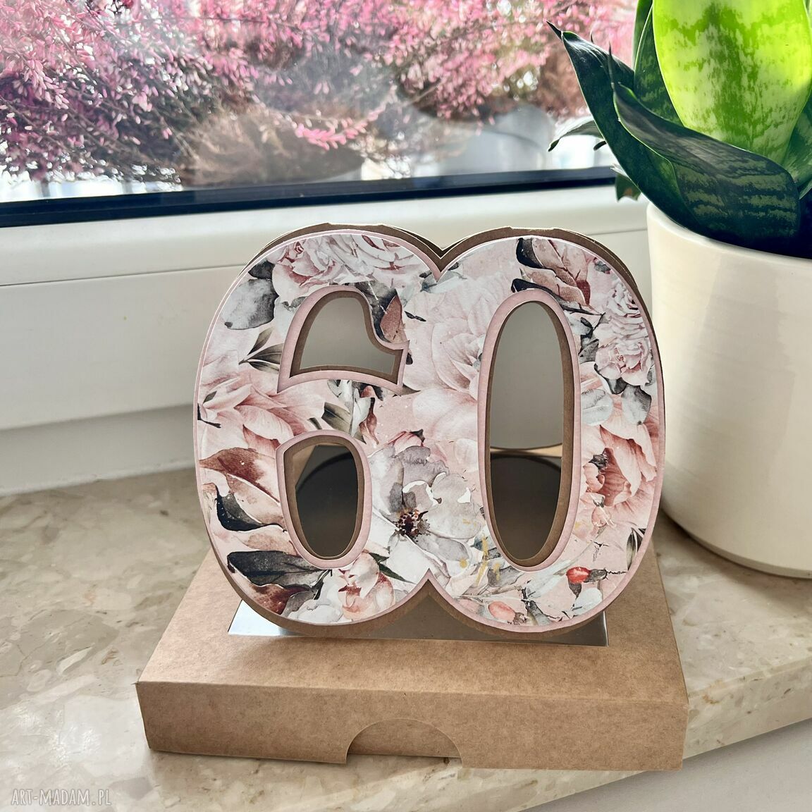 Personalizowana kartka na 60 urodziny „60” w pudrowym różu