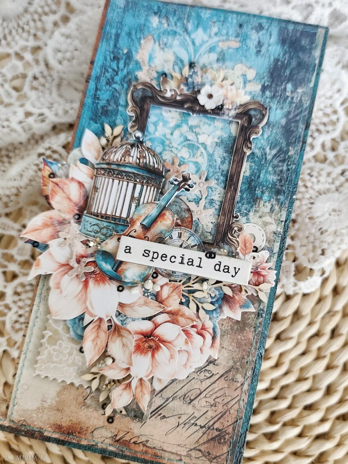 Kartka a special day z koronką i kwiatami - prezent na urodziny