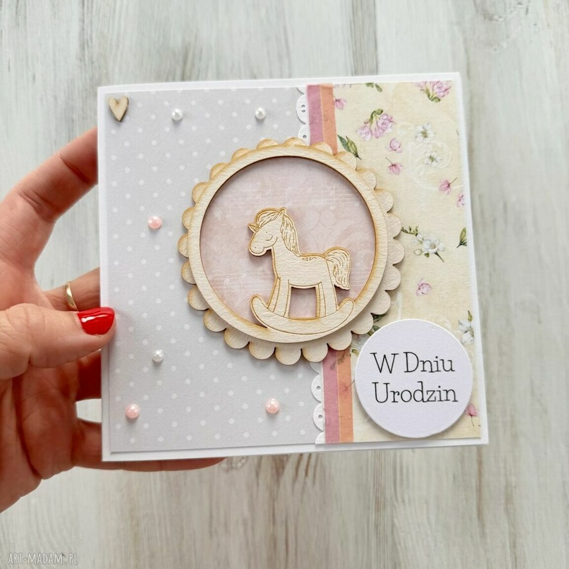 Pastelowa kartka dla dziewczynki na roczek, babyshower i chrzest z uroczym jednorożcem