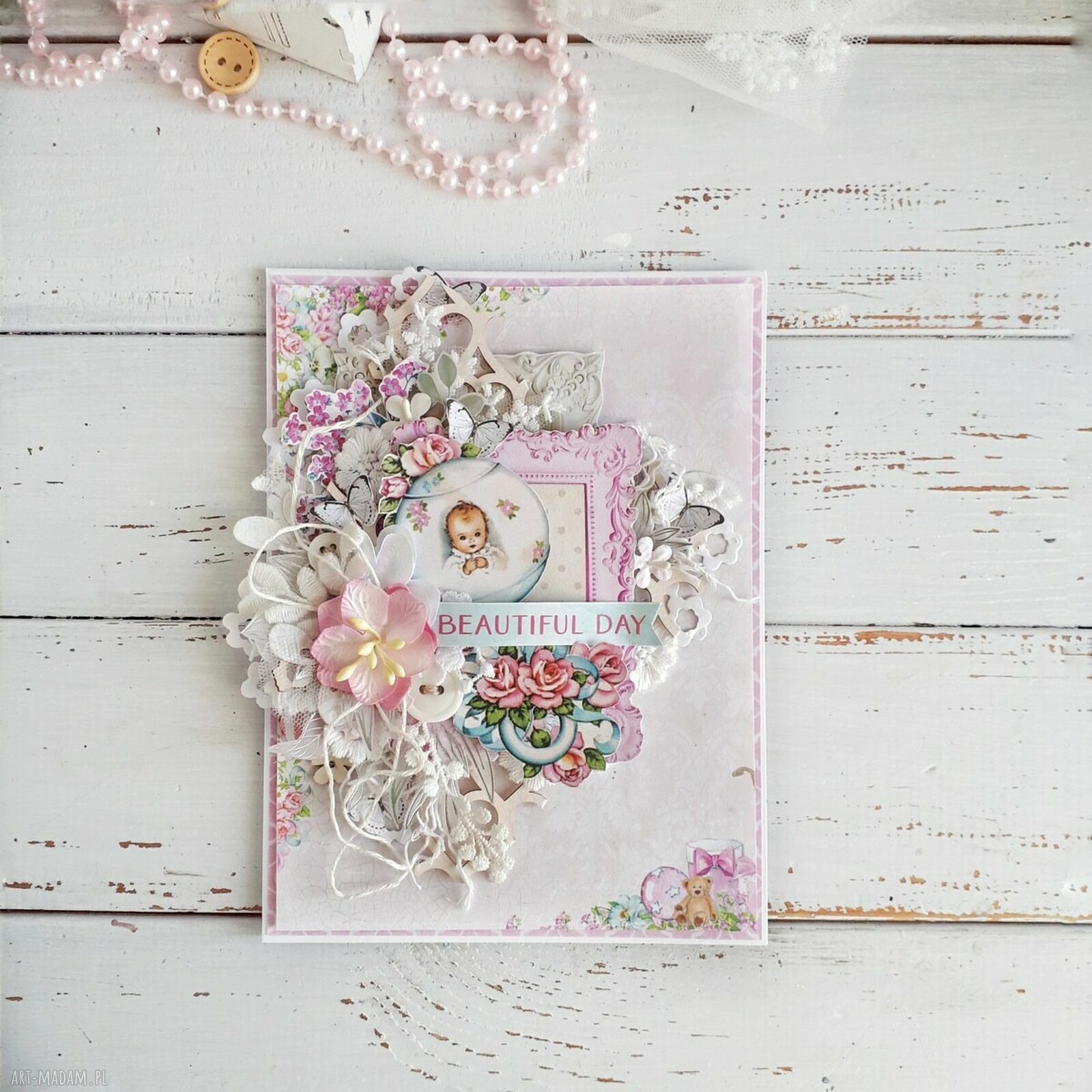 Kartka na chrzest dla dziewczynki - elegancka pamiątka z koronką i kwiatami