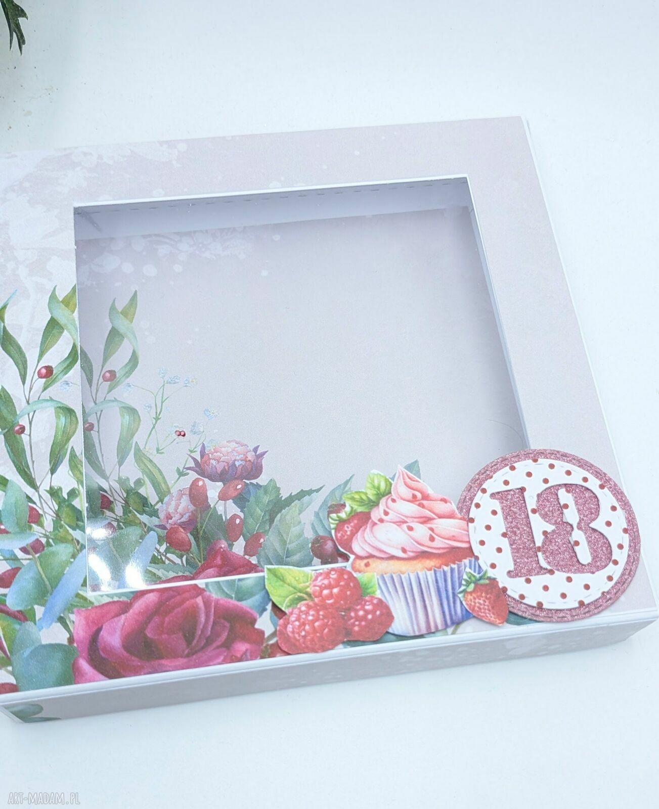 Kartka na 18 urodziny w pudełku - ręcznie robiona scrapbooking