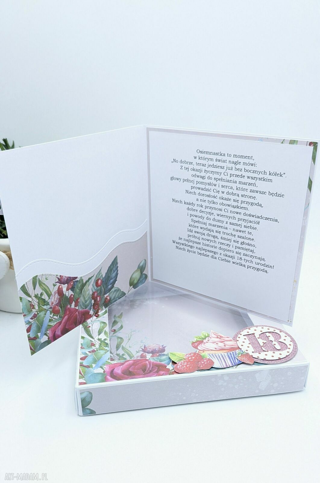Kartka na 18 urodziny w pudełku - ręcznie robiona scrapbooking