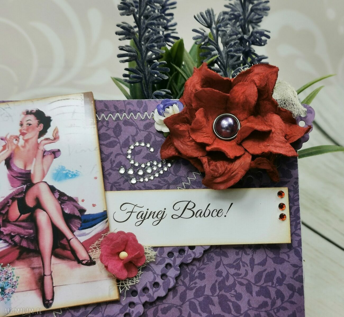 Kartka na 40. urodziny - kopertówka scrapbooking z pin-up i papierowymi kwiatami