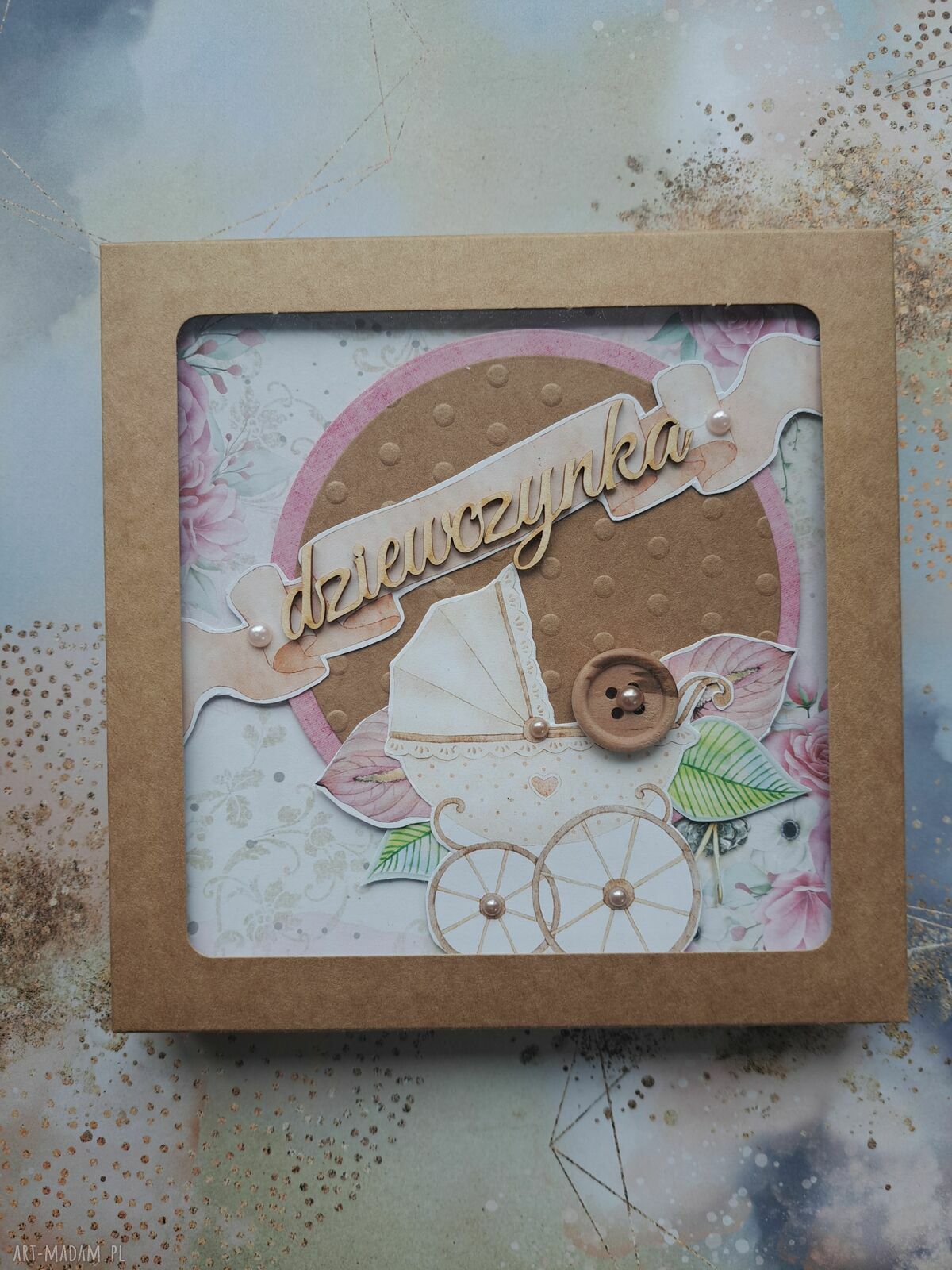 Ręcznie robiona kartka na baby shower dziewczynki w pudełku kraft