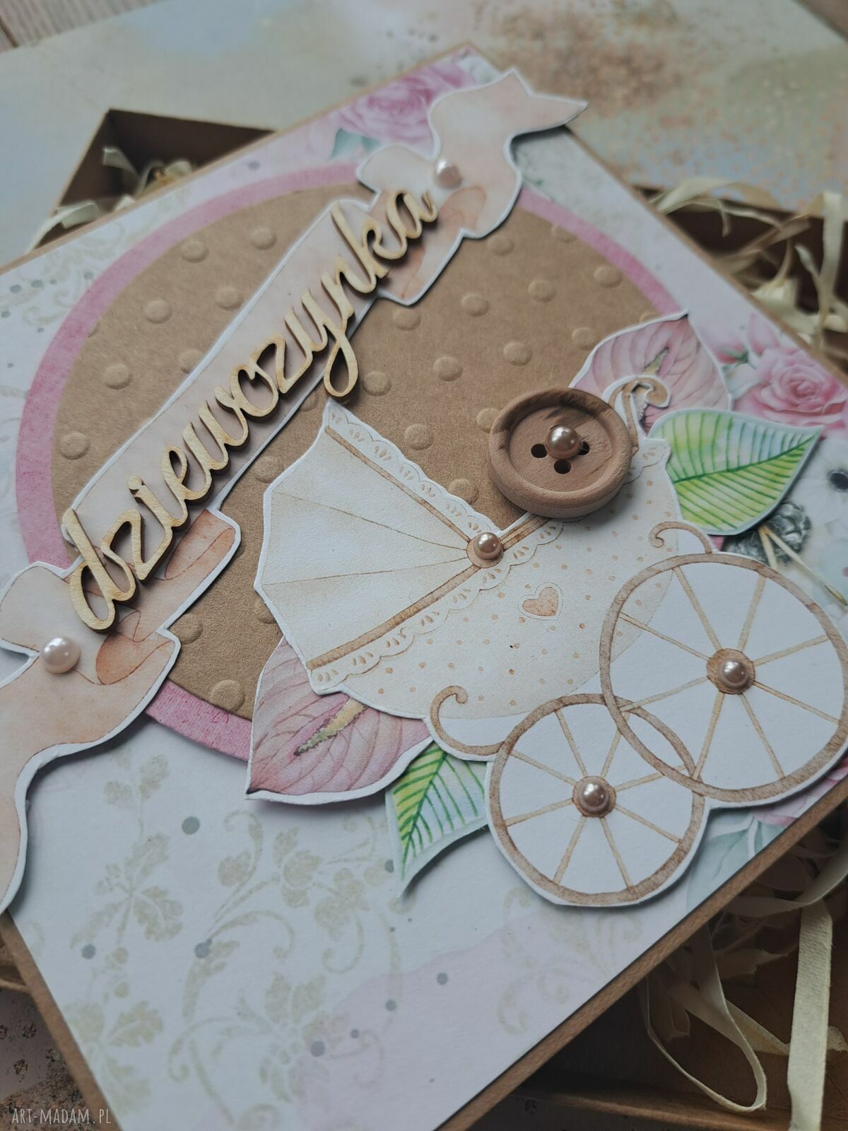 Ręcznie robiona kartka na baby shower dziewczynki w pudełku kraft