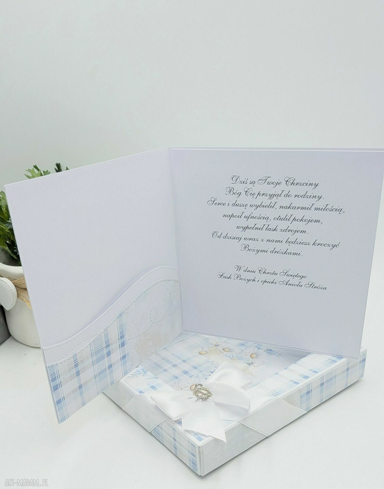 Ręcznie robiona kartka na Chrzest Święty w pudełku dla chłopca (14x14) - scrapbooking 3D