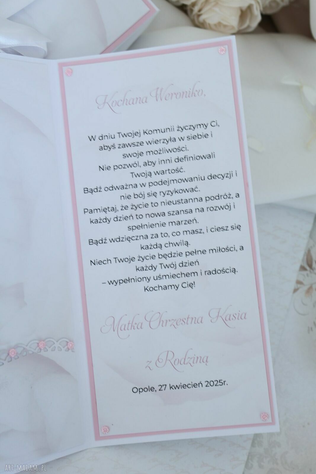 Kartka na komunię dla dziewczynki biało-różowa