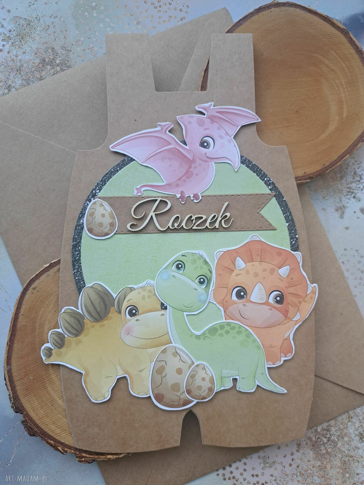 Kartka na roczek dla chłopca Dinozaury - rękodzieło w formie ogrodniczek