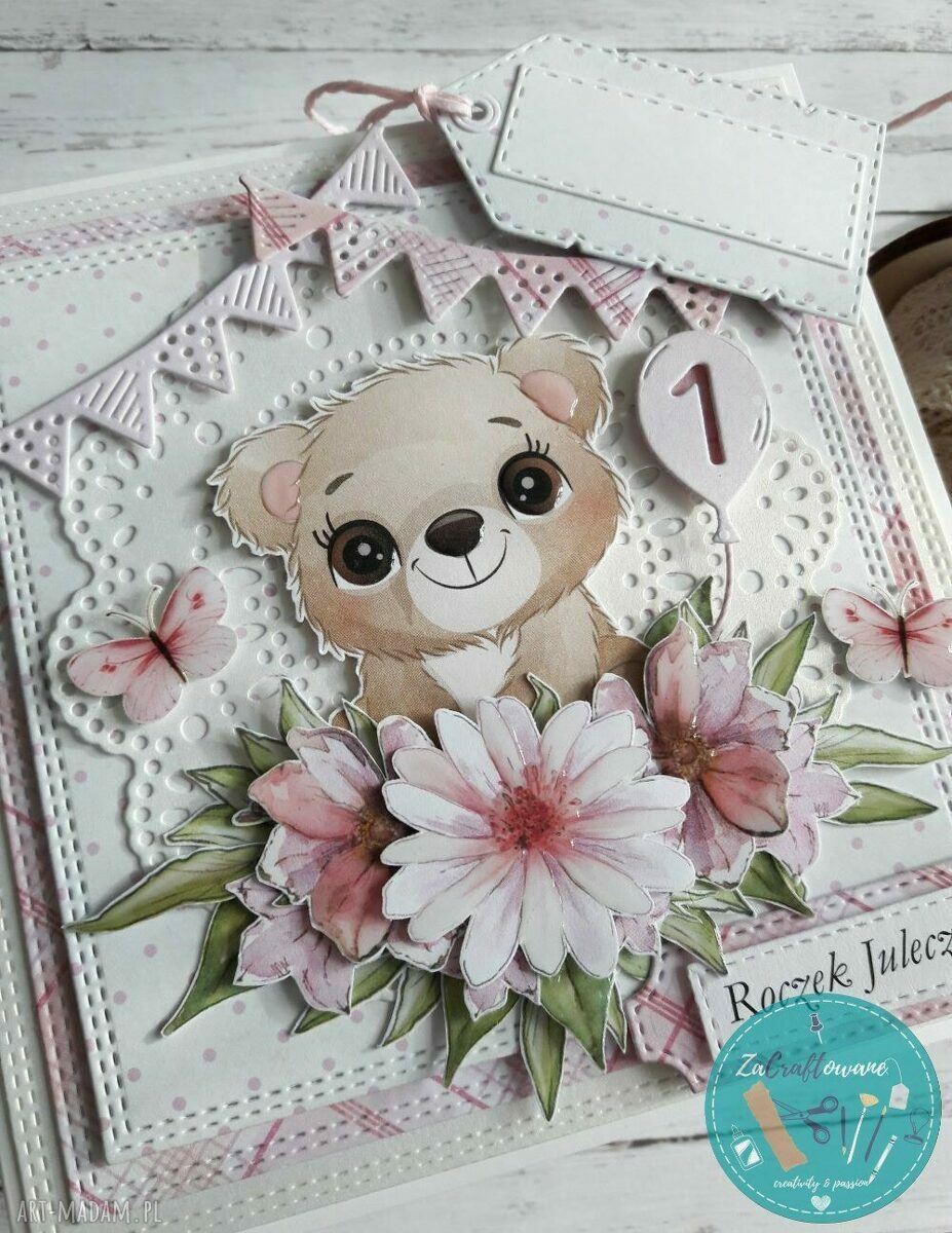 Kartka na roczek dla dziewczynki z misiem - personalizacja z imieniem i życzeniami