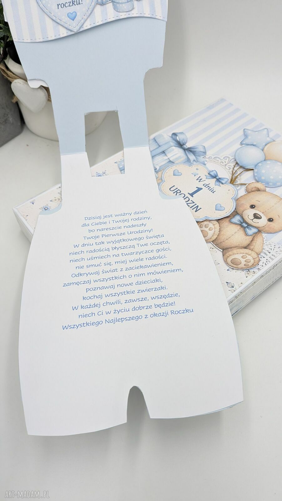 Kartka na roczek dla chłopca - ogrodniczki 3D w ozdobnym pudełku
