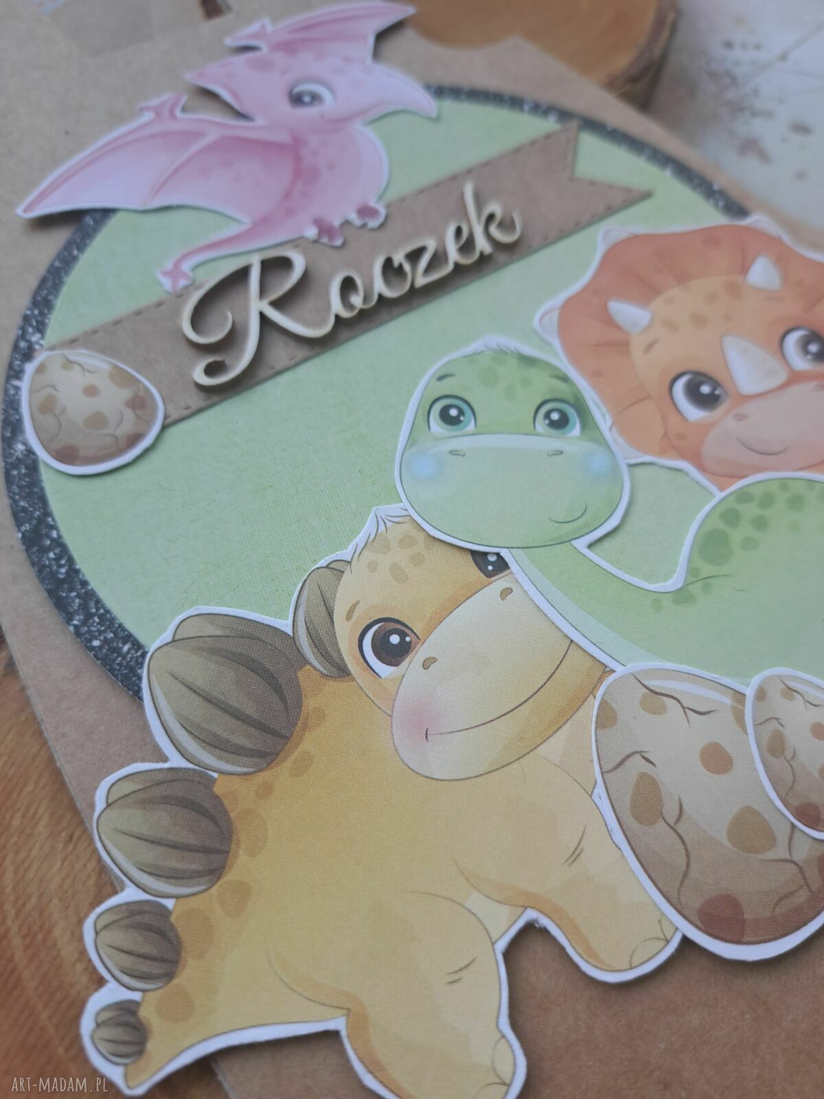 Kartka na roczek dla chłopca Dinozaury - rękodzieło w formie ogrodniczek