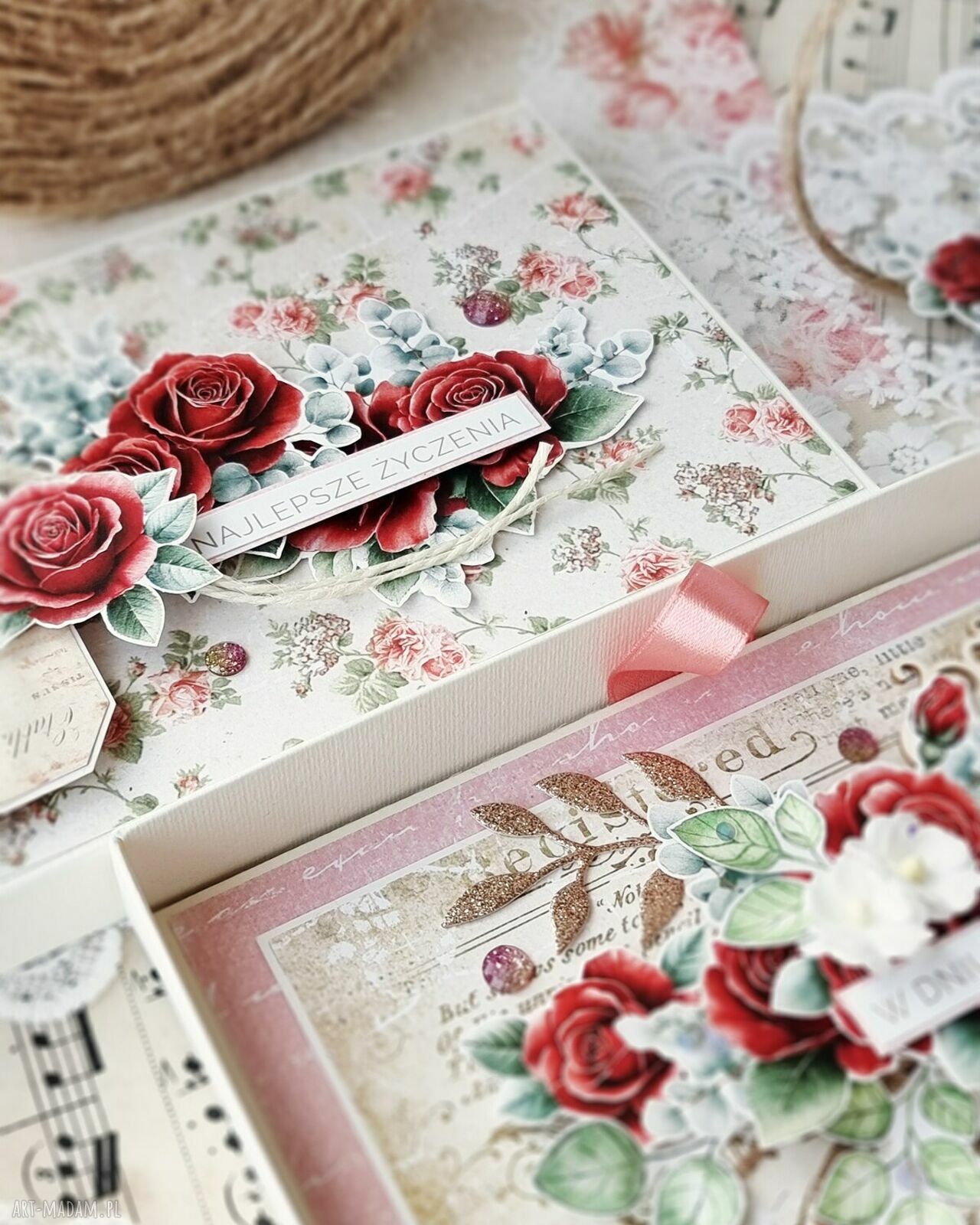 Elegancki komplet urodzinowy ręcznie robiona kartka z różami w pudełku