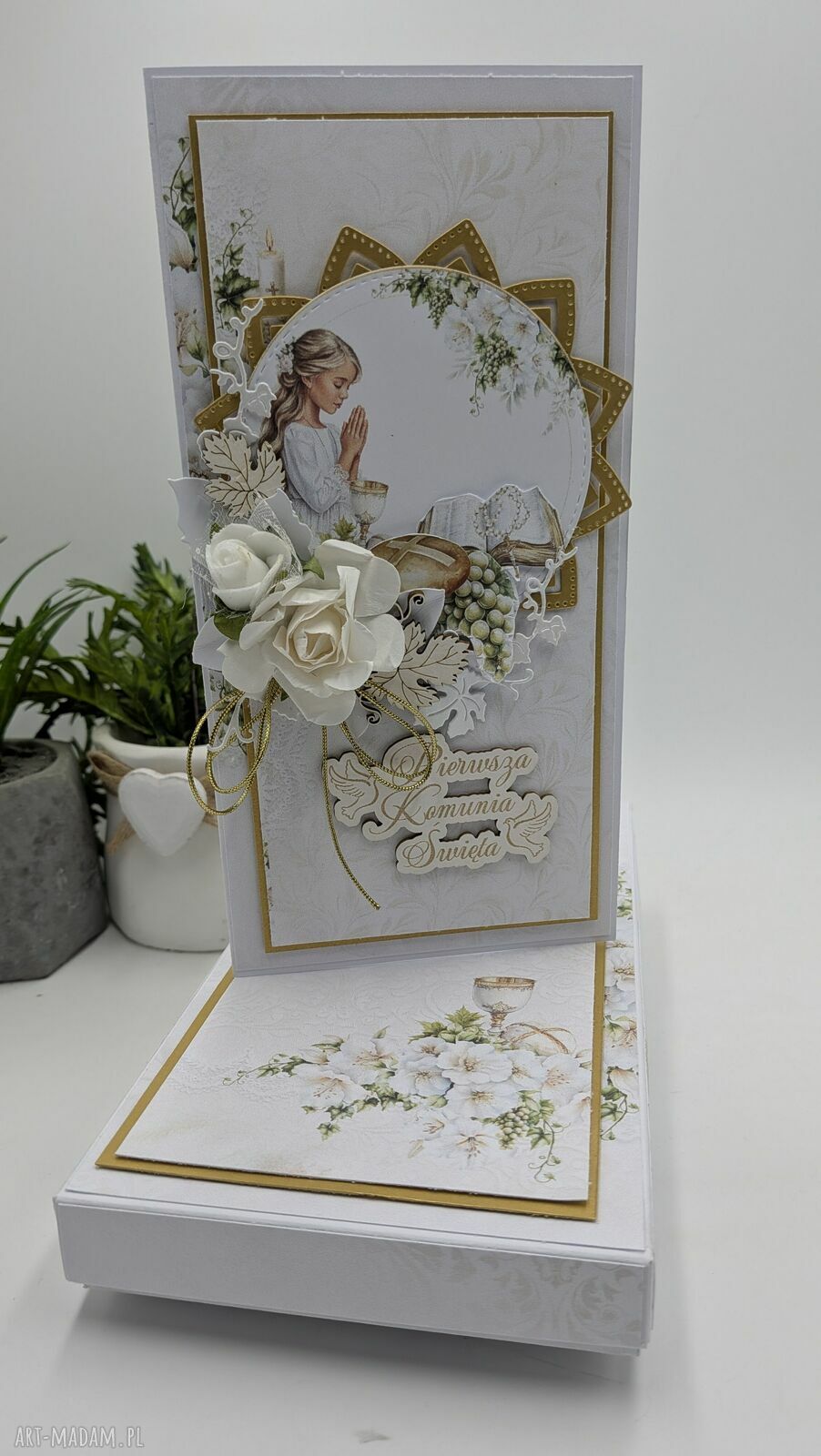 Kartka na Pierwszą Komunię Świętą (sztalugowa) z pudełkiem - scrapbooking w bieli i złocie