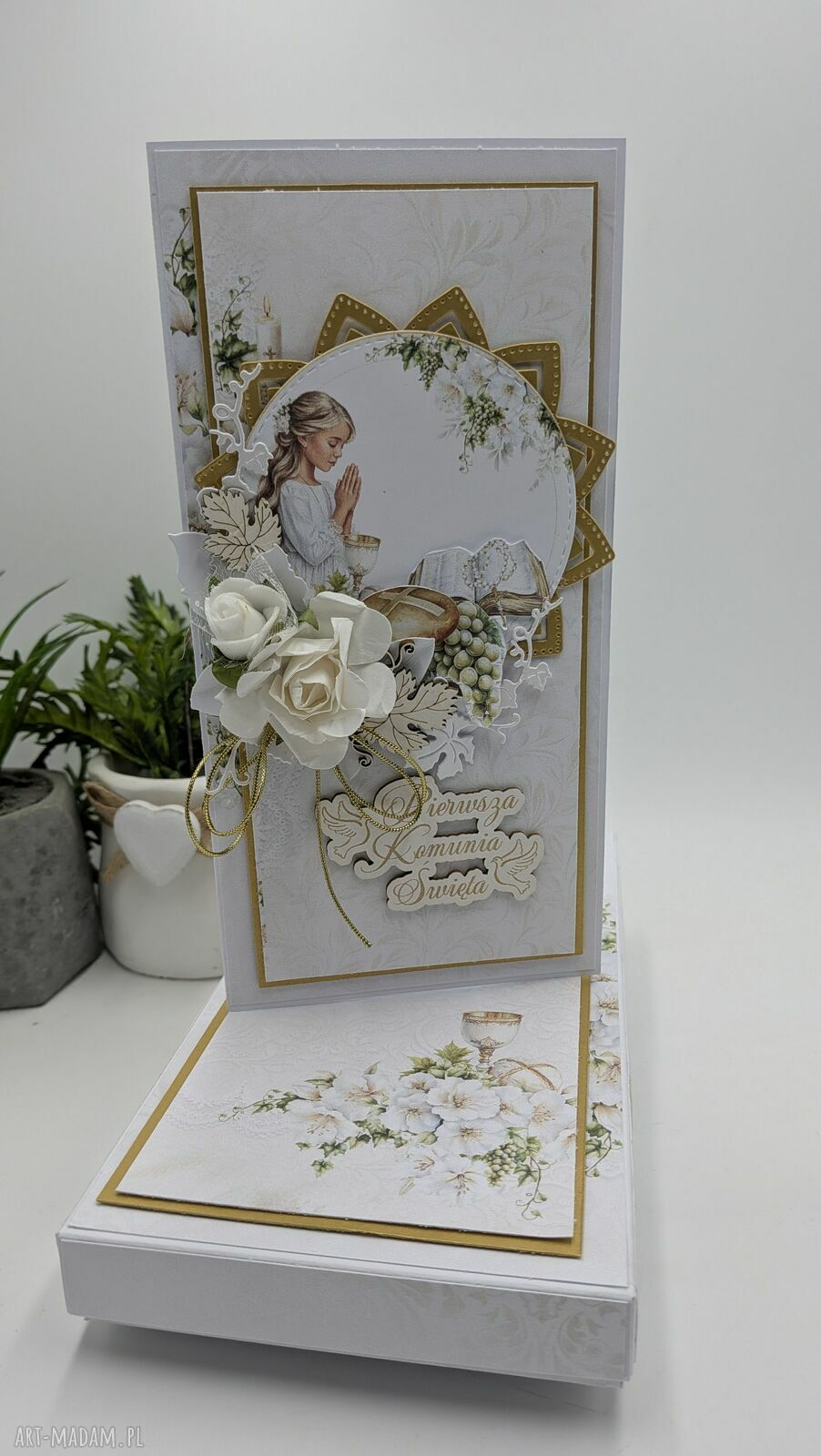 Kartka na Pierwszą Komunię Świętą (sztalugowa) z pudełkiem - scrapbooking w bieli i złocie